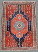 Mazlaghan Dorfteppich. Iran, alt, um 1920.188 cm x 134 cm. Handgeknüpft, Wolle auf Baumwolle.