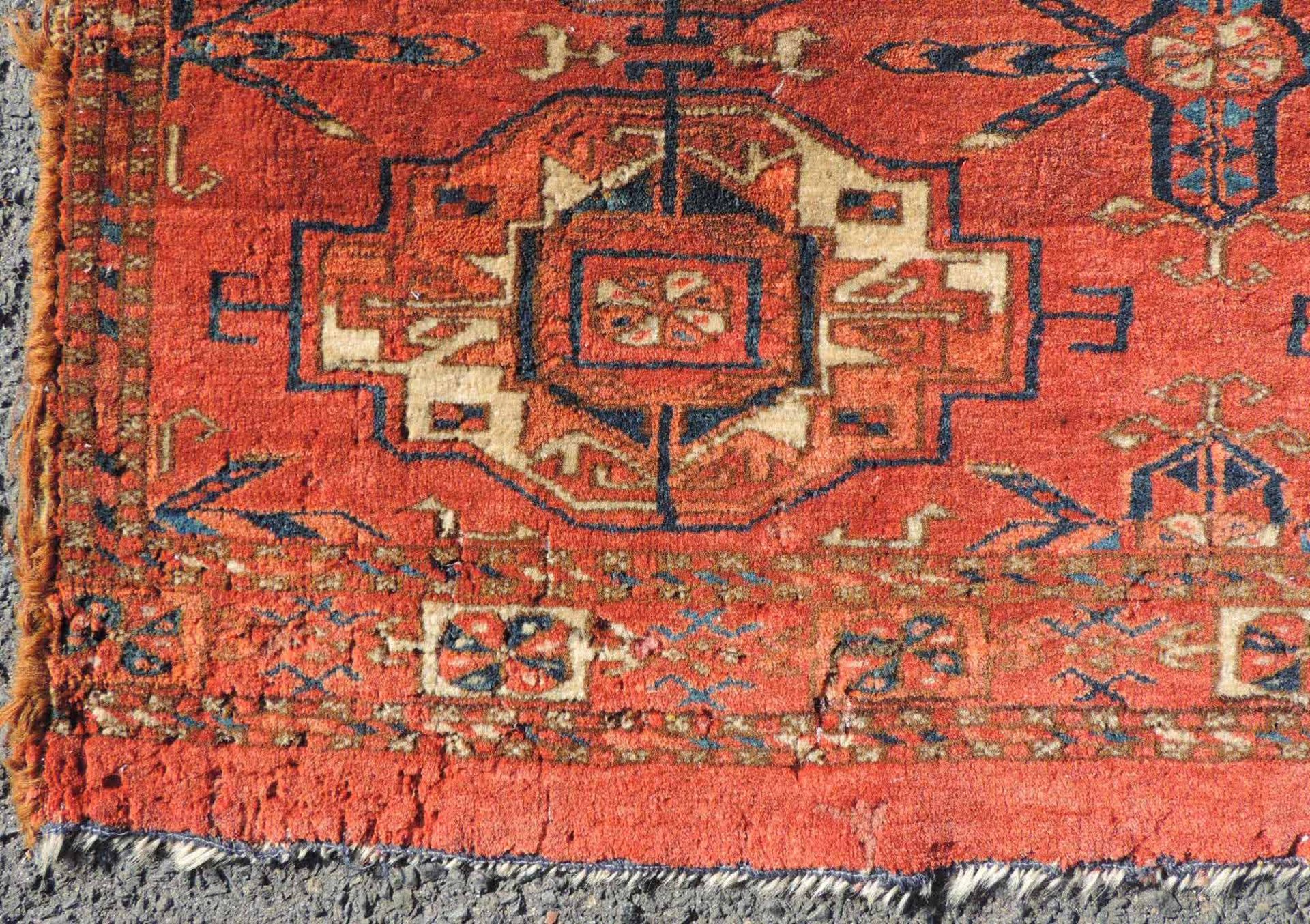 Tekke 6 Gül Torba. Turkmenistan, antik, um 1800 oder früher.40 cm x 93 cm. Handgeknüpft. Wolle auf - Image 7 of 12