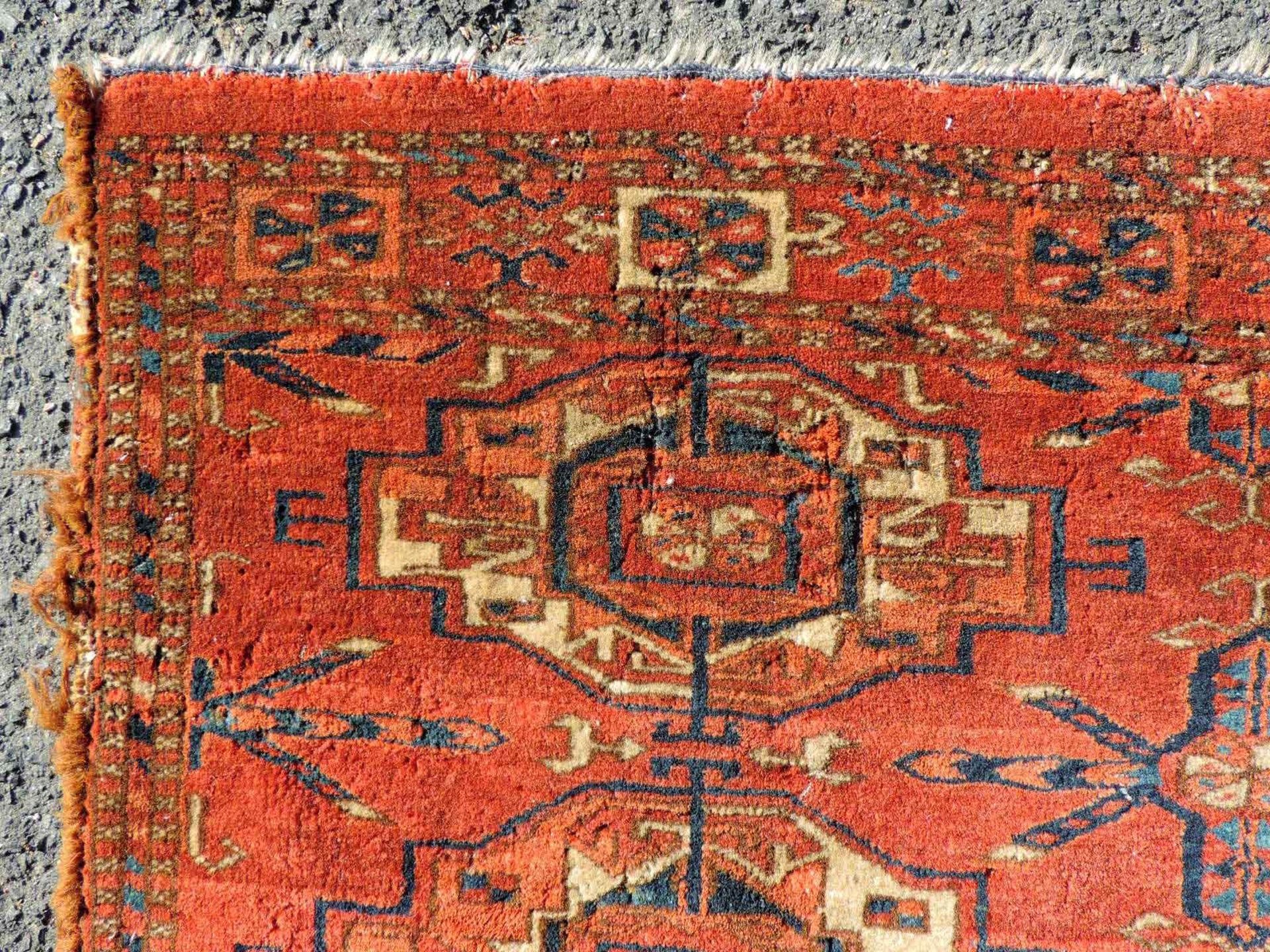 Tekke 6 Gül Torba. Turkmenistan, antik, um 1800 oder früher.40 cm x 93 cm. Handgeknüpft. Wolle auf - Image 8 of 12