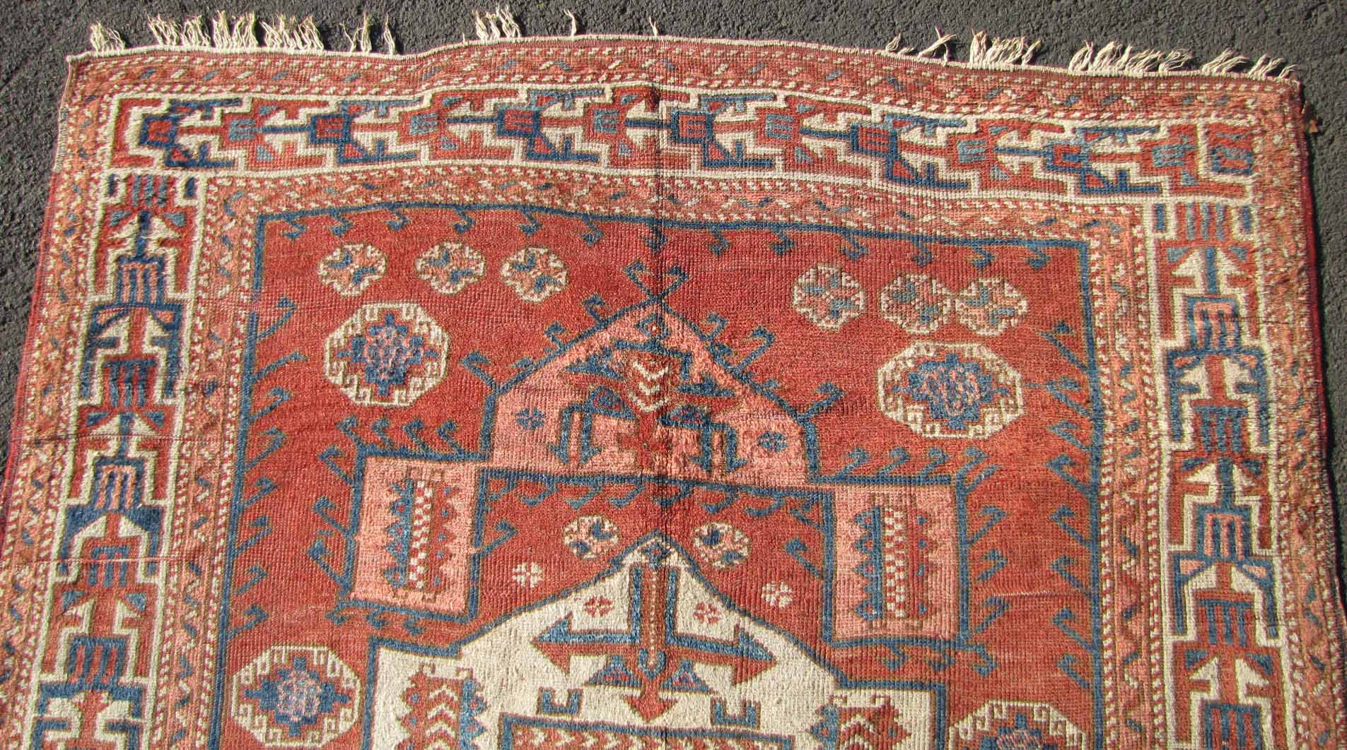 Bergama. West-Anatolien, Türkei, antik, circa 1800.213 cm x 168 cm. Handgeknüpfter Dorfteppich. - Image 4 of 6