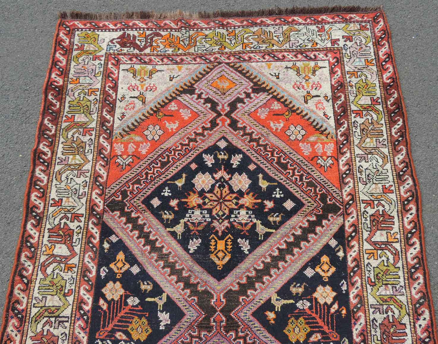 Shiraz Teppich. Iran, alt, um 1930.300 cm x 128 cm. Handgeknüpft, Wolle auf Wolle.Mindestpreis: - Image 4 of 8