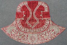 Satteldecke. Osmanisches Reich, antik, um 1800.68 cm x 100 cm. Handarbeit. Gehöhte gold- und