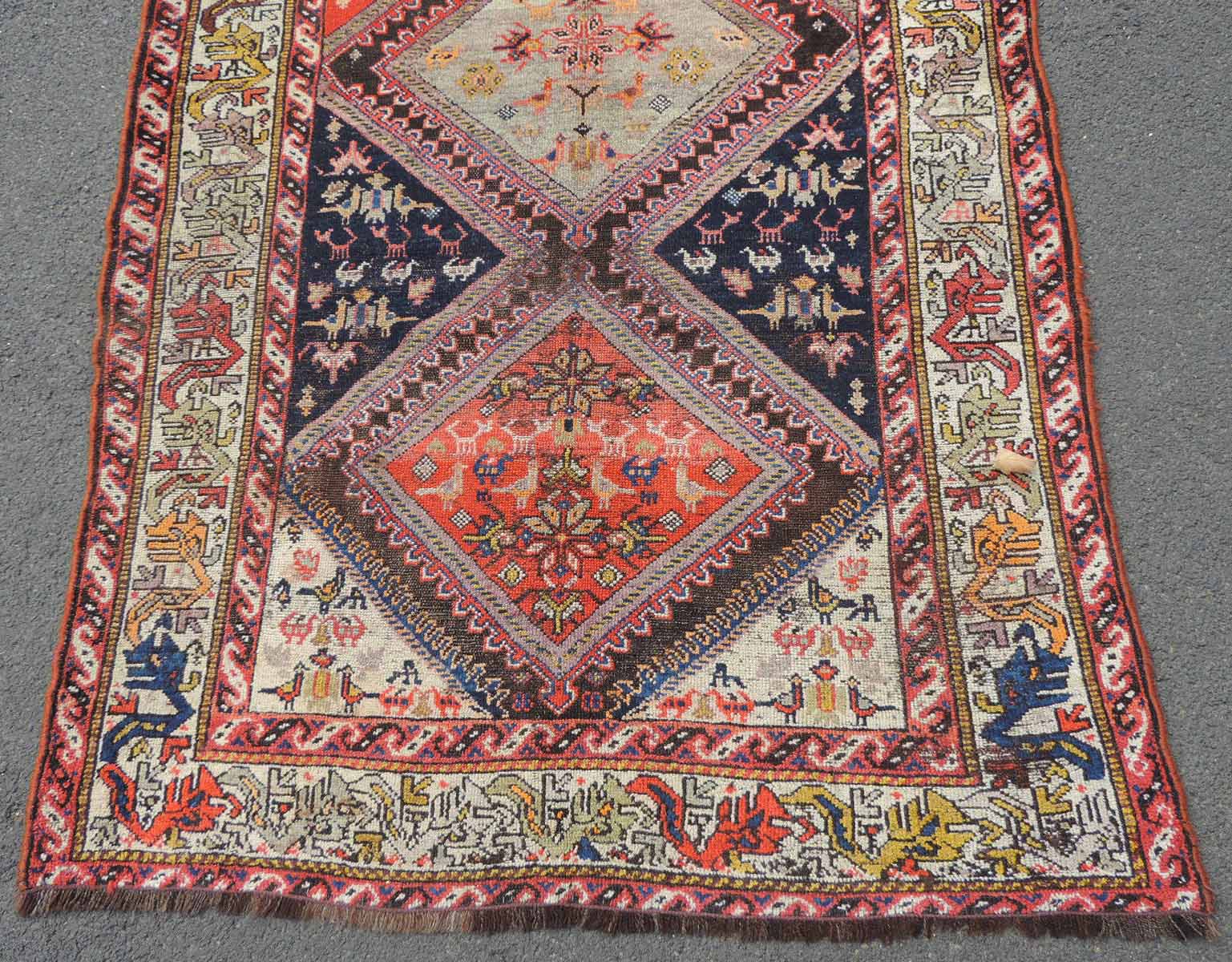 Shiraz Teppich. Iran, alt, um 1930.300 cm x 128 cm. Handgeknüpft, Wolle auf Wolle.Mindestpreis: - Image 2 of 8