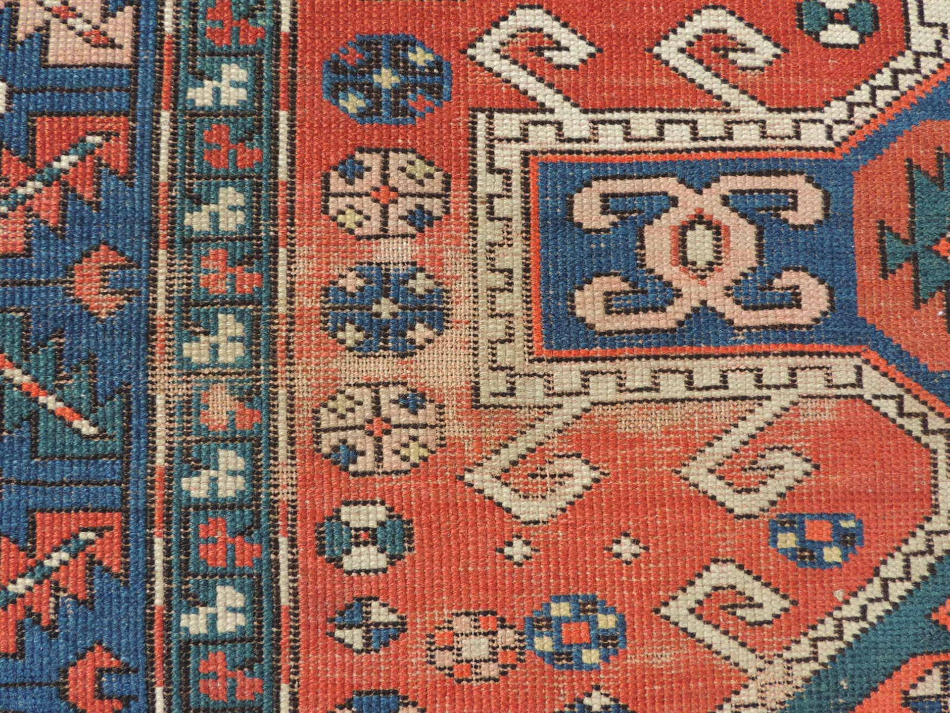 Kasak Karabagh. Kaukasus, antik, um 1900. Mit 2 kufischen Zeichen.192 cm x 116 cm. Handgeknüpft, - Image 12 of 12