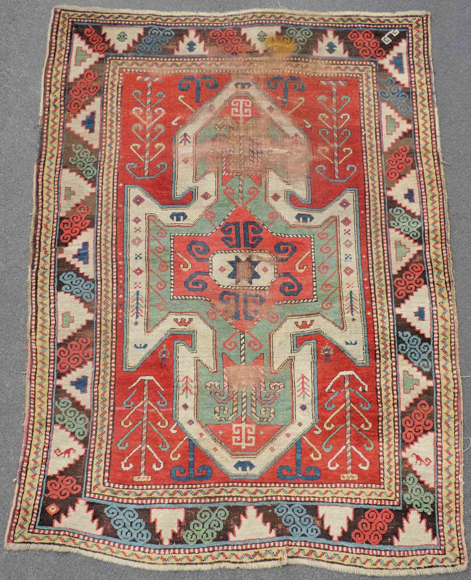 Schild-Kasak, Sevan Dorfteppich. Kaukasus, antik, Mitte 19. Jahrhundert.227 cm x 160 cm.
