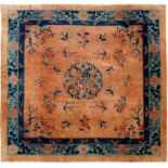Peking Teppich. China, antik, um 1900.274 cm x 271 cm. Handgeknüpft, Wolle auf Baumwolle,