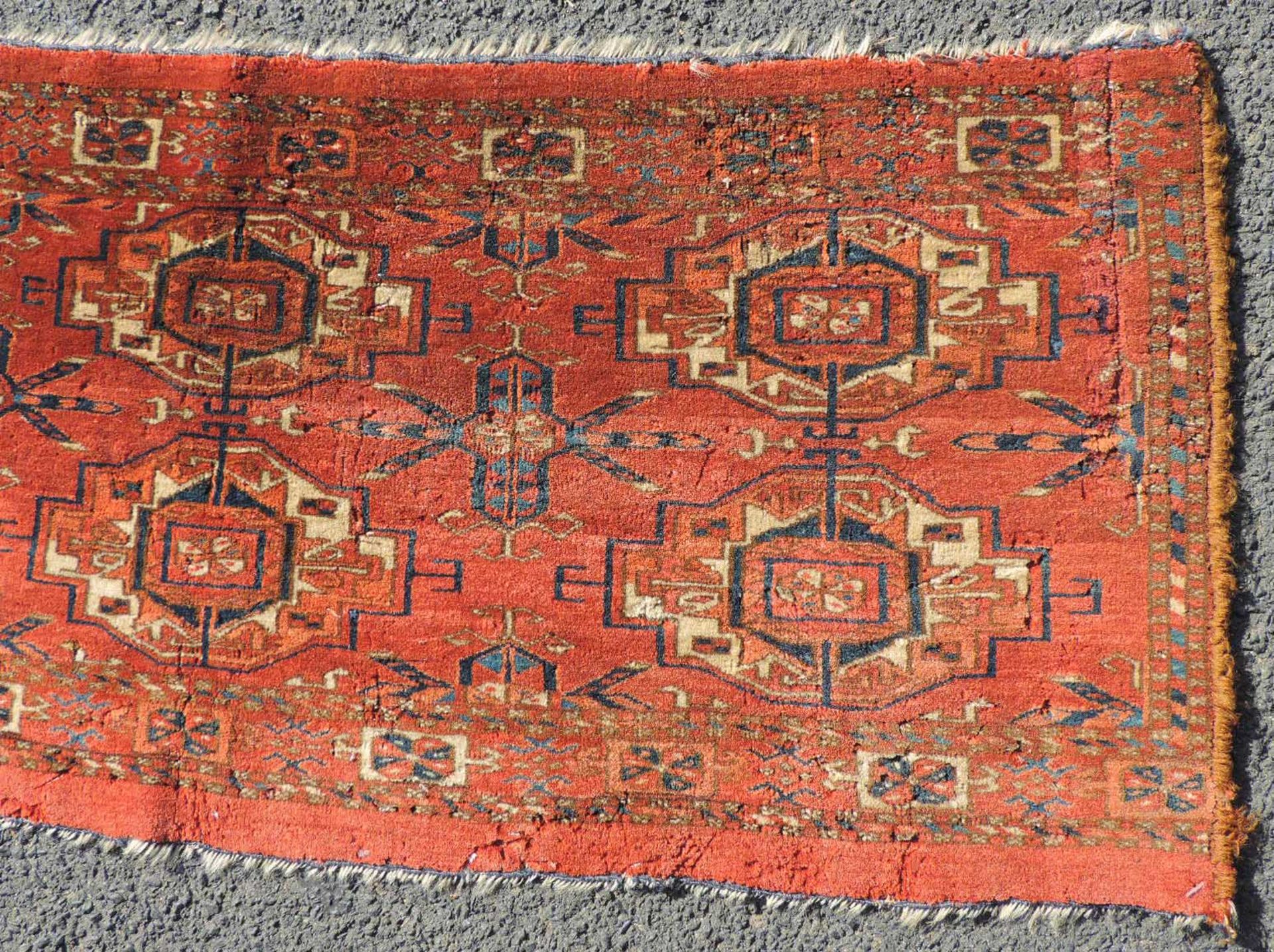 Tekke 6 Gül Torba. Turkmenistan, antik, um 1800 oder früher.40 cm x 93 cm. Handgeknüpft. Wolle auf - Image 6 of 12