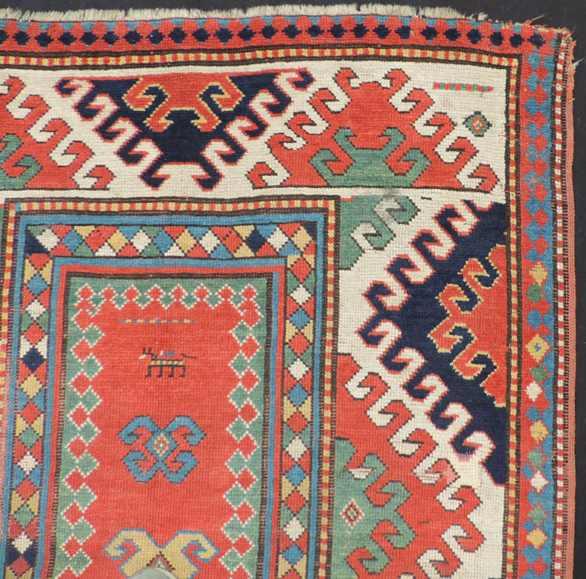 Bordjalou-Kasak. Kaukasus, Mitte 19. Jahrhundert.236 cm x 140 cm. Handgeknüpft, Wolle auf Wolle, - Image 9 of 12