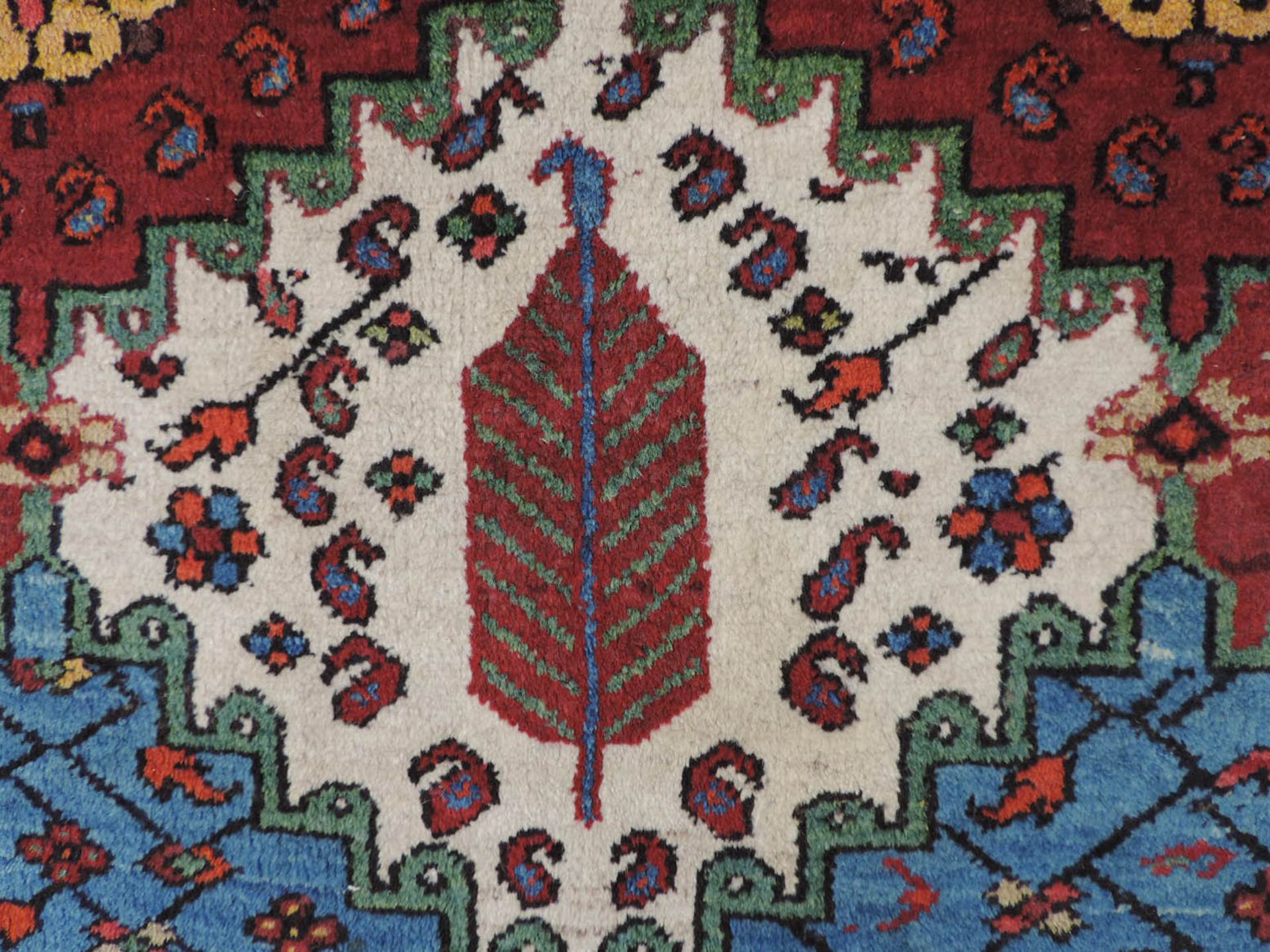 Bachtiar Stammesteppich. Iran, alt, um 1930.206 cm x 151 cm. Dorfteppich. Handgeknüpft, Wolle auf - Image 7 of 8