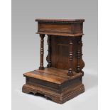 WALNUT AND ROSEWOOD KNEELER, EMILIA, XVIII CENTURY with floor to tabouret and two risers turned to