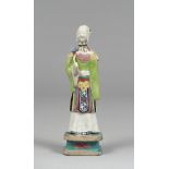 CHINESE PORCELAINE SCULPTURE DEPICTING THAOIST DIVINITY, END OF THE 18TH, EARLY 19TH CENTURY