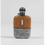 LIQUEUR FLASK, 20TH CENTURY glass, leather and silver casing. Size 15.5 x 9 x 3.5 cm.