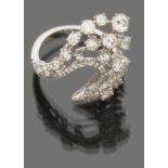 RING white gold 18 kt. in shape of stylized crown studded with diamonds of various sizes.