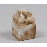 SEAL IN CARVED AND ENGRAVED JADE, CHINA, FIRST HALF 20TH CENTURY linear base and dragon hand