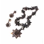 SET WITH NECKLACE AND PAIR OF EARRINGS in tortoiseshell, star shaped. Pendant and earrings with