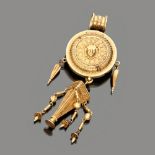 PENDANT BROOCH in yellow gold, depicting Medusa. Length cm. 10, weight gr. 27,30.