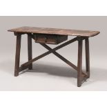 TABLE IN WALNUT, ANTIQUE ELEMENTS

rectagular surface with moulded edge. Double straight legs.