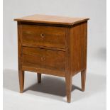 NIGHTSTAND IN WALNUT, CENTRAL ITALY EARLY 19TH CENTURY

two drawers on front and obelisk legs.

Size