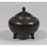 INCENSE BOX IN BRONZE, CHINA, EARLY 20TH CENTURY flattened sphrical body and tripod support. Pierced