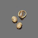 JEWELLERY SET in yellow gold 18 kt., one ring with set diamonds and oval earrings with small