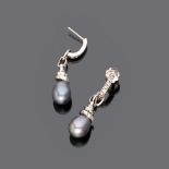 PAIR OF EARRINGS in white gold 18 kt., spirals with diamonds and grey pearl. Length cm. 4,5,
