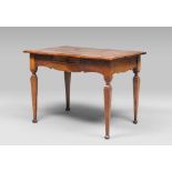 FINE TABLE IN WALNUT, NORTHERN ITALY LATE 18TH CENTURY

one drawer on front. Four obelisk legs.