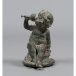 FIGURE OF PUTTO IN METAL, 19TH CENTURY

green patina. 

Size cm. 22 x 11 x 15.

Defects.