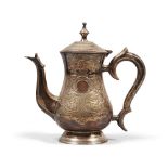 TEAPOT IN SILVERPLATE, 20TH CENTURY

engraved with vegetal motifs

Size cm. 23 x 10 x 21.