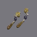 PAIR OF EARRINGS

white gold 18 kt., butterfly and flower with topaz, diamonds, rubies and