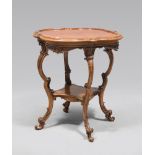 TABLE IN ASH WOOD, LATE 19TH CENTURY

top in elm. Lower shelf. 

Size cm. 70 x 62.