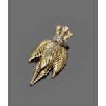 BROOCH

yellow gold 18 kt., abstract shape with 8 set diamonds.

Size cm. 7 x 3,5, diamonds ct. 0.50