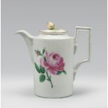 SMALL TEAPOT IN PORCELAIN, MEISSEN  LATE 18TH, EARLY 19TH CENTURY

white glazing and polychrome,