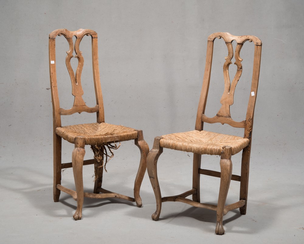 PAIR OF CHAIRS IN SOFT WOOD, VENEZIA 18TH CENTURY

lyre openwork backrests, straw seats.

Size cm.