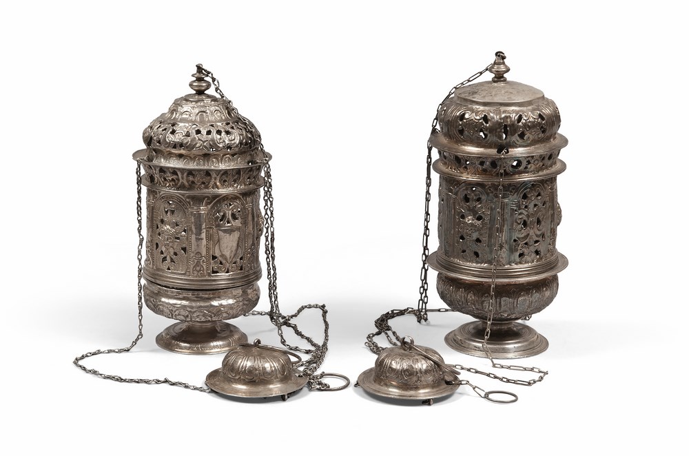 PAIR OF THURIBLES IN SILVER, PROBABLY NAPLES 18TH CENTURY

embossed, coat of arms and mithological