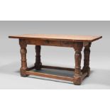 FINE TABLE IN WALNUT, EMILIA, SOME ANTIQUE ELEMENTS

rectangualr top and one drawer. Bulb legs,