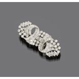 LOVELY BROOCH

decò style, in platinum studded with baguette cut diamonds and round diamonds.