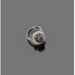 FINE RING

chiseled white gold 18 kt.,with central cabuchon sapphire and diamond surround.

Sapphire