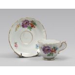 CUP AND SAUCER IN PORCELAIN, MEISSEN EARLY 20TH CENTURY

white glazing and polychrome, with floral