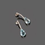 FINE PAIR OF EARRINGS

white gold 18 kt., with diamonds and aquamarine.

Length cm. 3, aquamarine