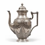 TEAPOT IN SILVER, BERLIN 19TH CENTURY

embossed with geometric design. 

Silversmith Franz