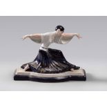 GROUP IN PORCELAIN, SECOND HALF 20TH CENTURY
polychrome glazing, depicting a ballerina.
Size cm.