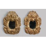 PAIR OF SMALL MIRRORS IN GILTWOOD, 17TH CENTURY

carved with leaves and cherub heads. 

Size cm.