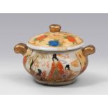 SMALL SUGAR BOWL IN PORCELAIN, JAPAN FIRST HALF 20TH CENTURY polychrome and gold in floral