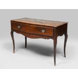 WRITING DESK IN WALNUT, PIEMONTE 18TH CENTURY

bow front and one drawer. 

Size cm. 80 x 117 x 55.