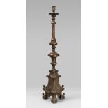 CANDLESTICK IN BURNISHED BRONZE, NORTHERN ITALY 18TH CENTURY

h. cm. 70.