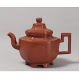 YIXING TEAPOT, CHINA, 20TH CENTURY
with lingzhi in relief. Geometric handle.
Size cm. 14,5 x 17