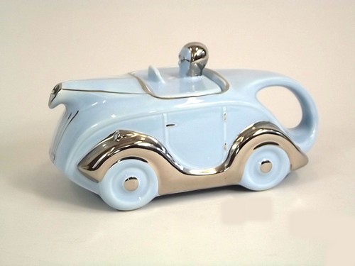 NOVELTY TEAPOT.
A Sadler racing car, novelty teapot. CONDITION REPORTS: This teapot is in fair - Bild 2 aus 2