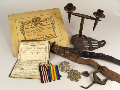 WWI ITEMS RELATING TO PTE. W. R SEARLE D.C.L.I.
Various items formerly belonging to & relating to - Bild 2 aus 4