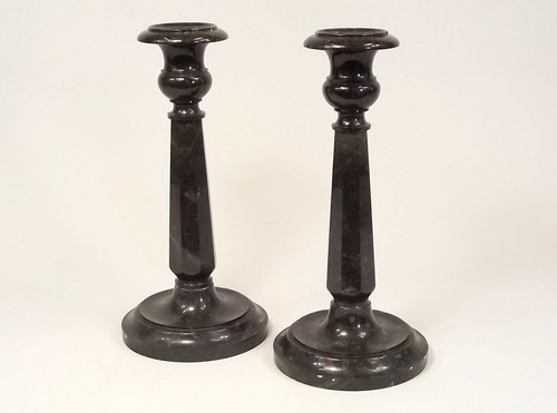 CORNISH SERPENTINE.
A pair of good, red/green turned Cornish Serpentine candlesticks. Each with