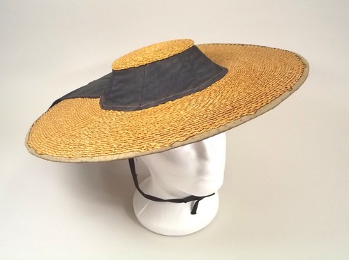 STRAW SUN HAT.